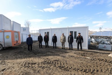 Depremzedeler İçin Konteynerler Kuruluyor