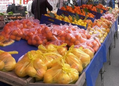 Elle Seçme Yasağının Ardından Esnaf Poşetleme Uygulamasına Geçti