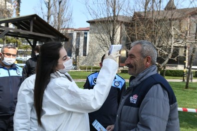 Esenyurt'ta Zabıta Vatandaşları Tek Tek Uyardı