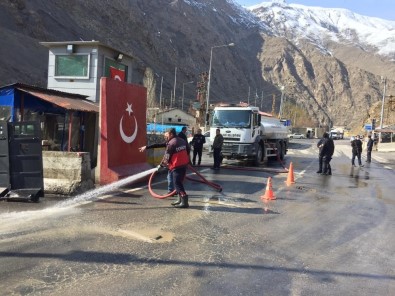 Hakkari'de Polis Kontrol Noktaları Dezenfekte Edildi