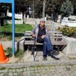 YAŞLI ADAM - İstanbul'da 65 Üstü Vatandaşlar Yasak Dinlemedi
