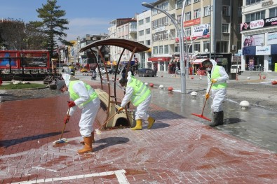 Karaman'da Cadde, Sokak Ve Kaldırımlar Koronavirüse Karşı Dezenfekte Edildi