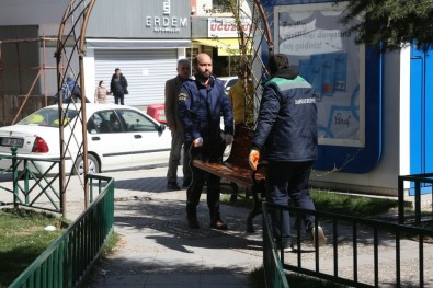 Odunpazarı'nda Banklar Kaldırıldı