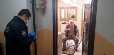 Sakarya'da Evden Çıkmaması İstenen Vatandaşın İhtiyaçlarını Polis Karşılıyor
