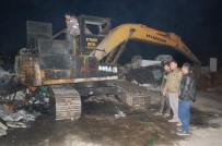 İŞ MAKİNESİ - Tekirdağ'da İş Makinesi Yandı
