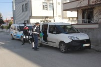 MARKET - Yaşlıların Siparişlerini Evlerine Polisler Teslim Ediyor