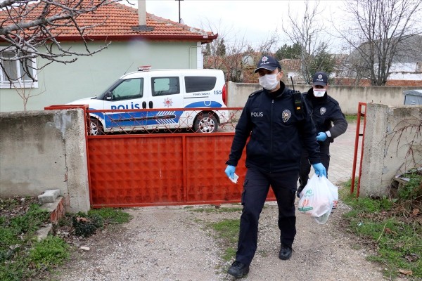 Polis yaşlıların siparişini aldı