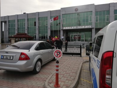 Adliye Önünde Silahlı Kavga Açıklaması 3 Yaralı