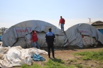 HAYVAN PAZARI - Akdeniz Belediyesi Zabıta Ekipleri, Tırmıl Hayvan Pazarını Kaldırdı