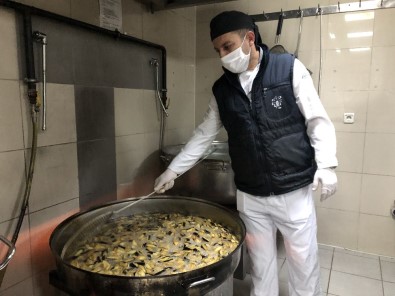Ataşehir'de 65 Yaş Üstüne Evde Sıcak Yemek Ve Ekmek Desteği