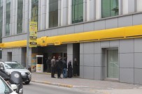 Balıkesir'de Bankalarda Uzun Kuyruklar Oluştu