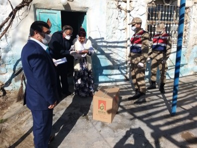 Derik'te 65 Yaş Üstü Vatandaşlara Gıda Yardımı