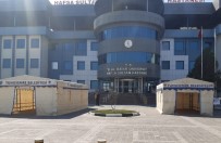CELAL BAYAR ÜNIVERSITESI - Hastaların İlk Kontrolleri Çadırlarda Yapılıyor