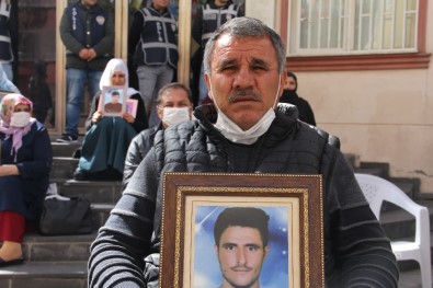 HDP Önündeki Ailelerin Evlat Nöbeti 203'Üncü Gününde