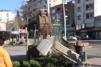 Kilis'te Parklardaki Banklar Kaldırılmaya Başlandı