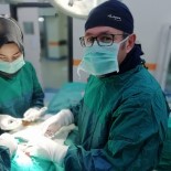 ÜÇÜNCÜ DÜNYA SAVAŞı - Manisalı Doktor Açıklaması 'Korkuyoruz Ama Korkumuzu Bir Yana Atıp Mücadele Ediyoruz'