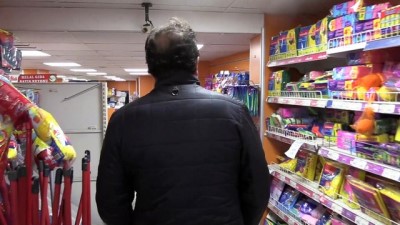 Motosikletiyle Evde Yalnız Kalan Hasta Ve Yaşlılara İyilik Dağıtıyor