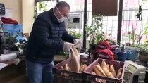 ODUNPAZARI - Muhtar İle İmamdan 65 Yaş Ve Üzerindeki Vatandaşlara Ücretsiz Ekmek