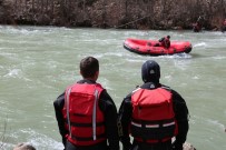UZMAN ÇAVUŞ - Munzur Çayına Düşen Uzman Çavuş, İki Farkı Noktada Aranıyor