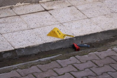 Oyuncağının Peşinden Giderek 2 Kattan Düşen Çocuk Hayatını Kaybetti