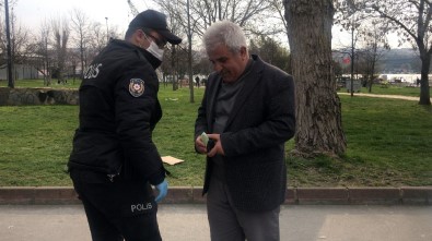 (Özel) İstanbul'da Yasağa Uymayan Yaşlılar İlginç Görüntüler Oluşturdu