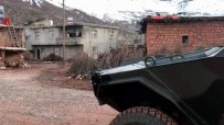 KISA MESAJ SİSTEMİ - Siirt'te Jandarmadan İlçe Ve Köylerde 'Dışarıya Çıkmayın' Anonsu