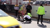 TRAFIK KAZASı - Antalya'da İki Kişinin Yaralandığı Trafik Kazası Güvenlik Kamerasında