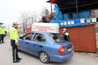 İL EMNİYET MÜDÜRLÜĞÜ - Aracına Bağladığı Tabutla 'Evde Kal' Çağrısı Yapan Sürücüye Ceza