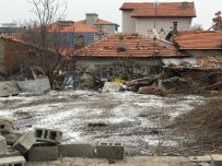 Buldan'da Bir Evden 15 Kamyon Çöp Çıktı Haberi