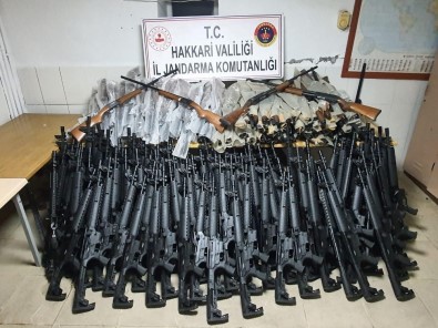Hakkari'de 1 Kilo 300 Gram Eroin İle 26 Adet Av Tüfeği Ele Geçirildi