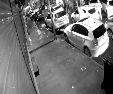 İstanbul'da Silahlı Çatışma Kamerada