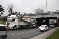 UNKAPANı - (Özel) Unkapanı Köprüsü'nde Trafiği Kitleyen Kaza