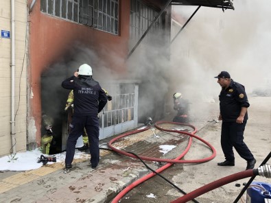 Bursa'da 3 Katlı Tekstil Atölyesinde Yangın