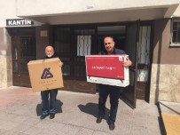 OKUL MÜDÜRÜ - Eğitimden Uzak Kalmamaları İçin Televizyon Desteğinde Bulundular