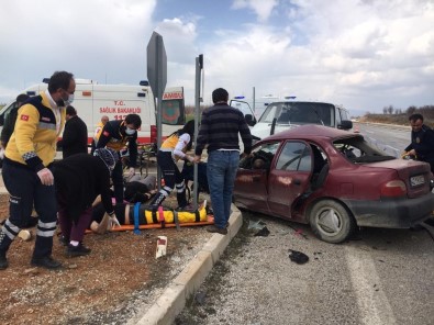 Hüyük'te Otomobille Minibüs Çarpıştı Açıklaması 1 Ölü, 3 Yaralı