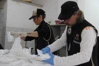 İL EMNİYET MÜDÜRLÜĞÜ - İzmir'de 'Merdiven Altı' Maske Üreten Adrese Operasyon Açıklaması Bin 500 Maske Ele Geçirildi