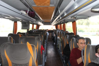 İzmir Otogarı'nda Otobüsler Yarı Dolu Yola Çıktı
