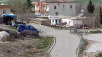 SOĞUK ALGINLIĞI - Jandarma Korona Nedeniyle Bir Köye Giriş Ve Çıkışları Yasakladı