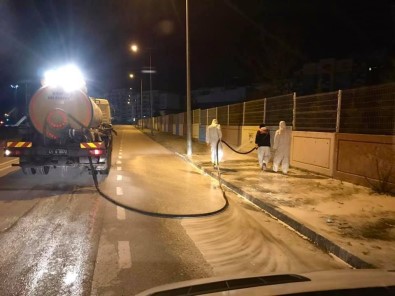 Körfez'de Cadde Ve Sokaklar Sabunlu Suyla Yıkanıyor