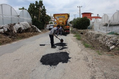Kumluca'da Yol Bakım, Onarım Ve Yama Çalışması Yapıldı