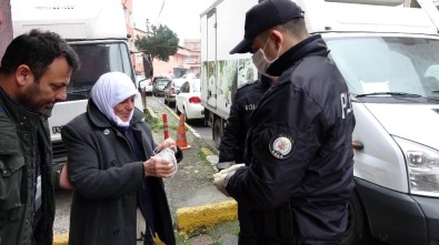 (Özel) Beyoğlu Polisinden 83 Yaşındaki Kadına Yardım Eli