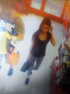 Sahte Parayla Aldığı Cep Telefonunu Bayiye Satan Kadın Kamerada