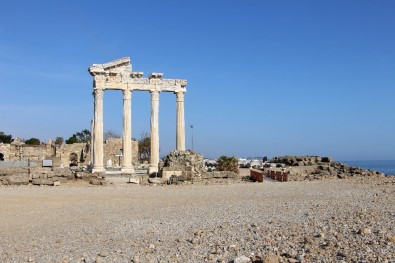 Tarihi Apollon Tapınağı Sessizliğe Büründü