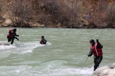 Tunceli'de Kayıp Uzman Çavuşu Arama Çalışmaları Sürüyor