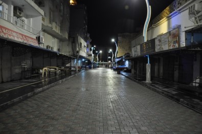 Cizre Belediyesi Temizlik Mesaisine Gece De Devam Ediyor