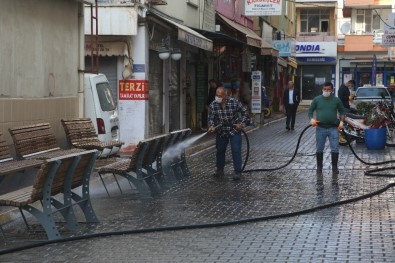 Erdemli'de Cadde Ve Sokaklar Aralıksız Temizleniyor