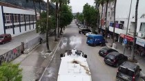 İLGİNÇ GÖRÜNTÜ - Fethiye'de TOMA Ve Belediye Araçları Caddeleri Yıkadı