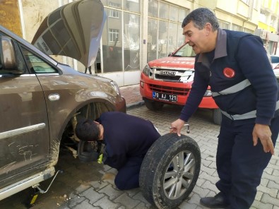 Karaman'da İtfaiyeden Kedi Kurtarma Operasyonu