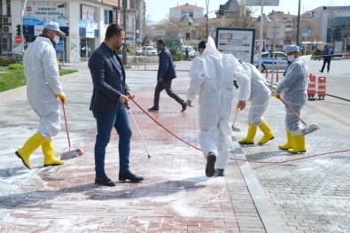 Kırşehir Belediyesi Cadde Ve Sokakları Köpüklü Su İle Yıkadı