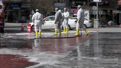 Kırşehir'de Cadde Ve Sokaklar Koronavirüse Karşı Köpükle Yıkandı
